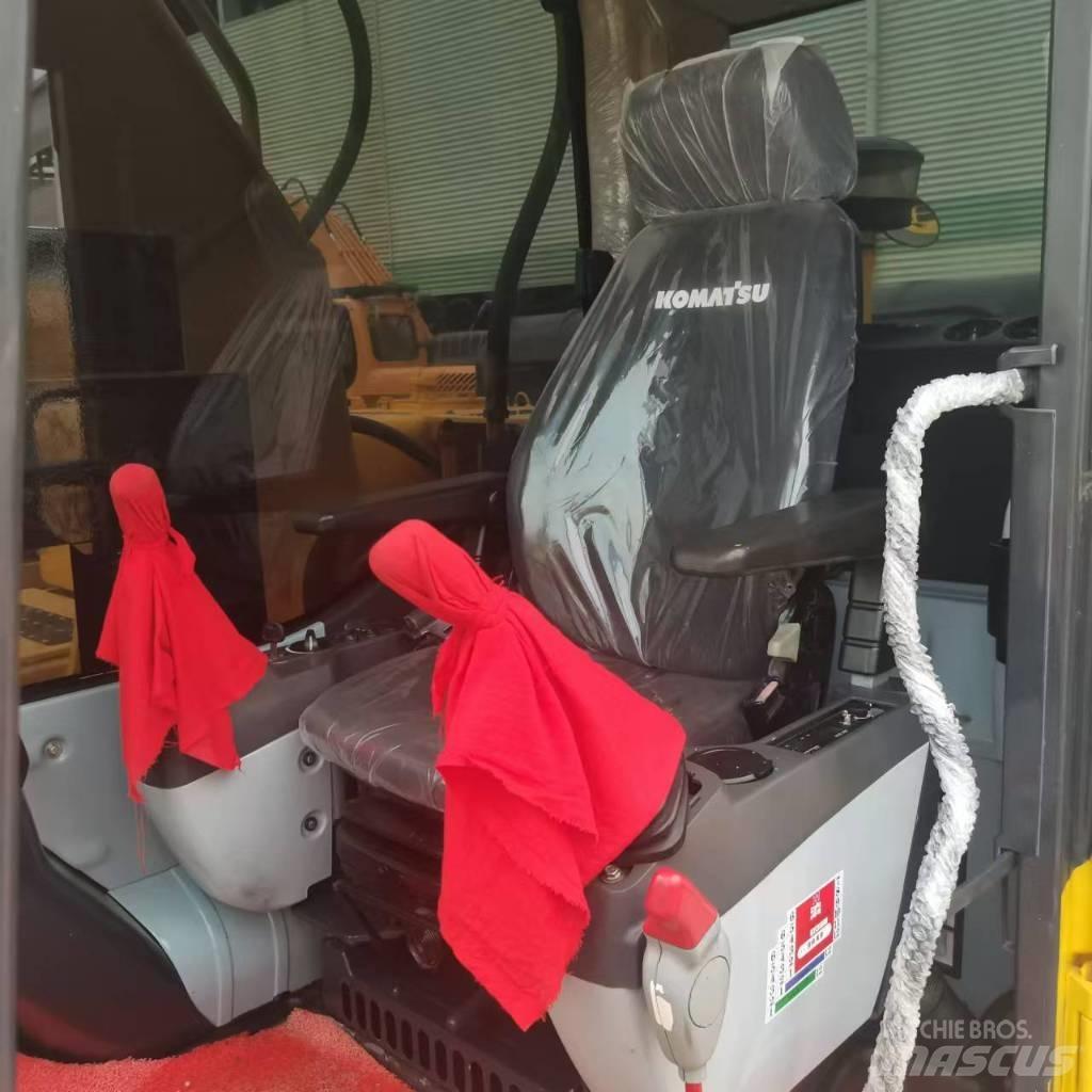 Komatsu 220-8 小型挖土機/掘鑿機<7t(小型挖掘機)