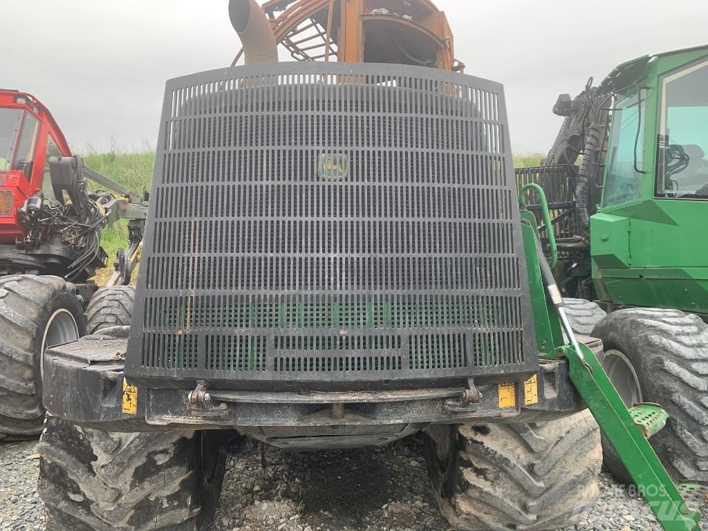 John Deere 1110 E 駕駛室與內部