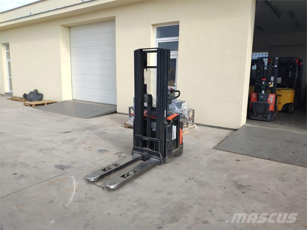 BT SWE120 自走式堆積機