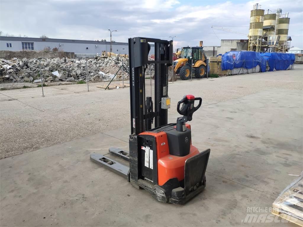 BT SWE120 行走控制式堆積機