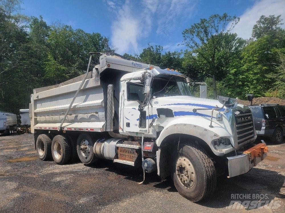 Mack 713GU 傾卸式卡車