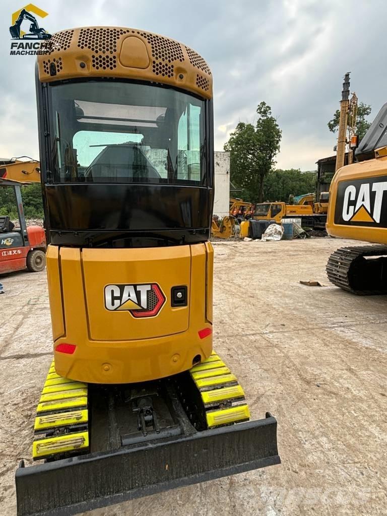 CAT 302 小型挖土機/掘鑿機<7t(小型挖掘機)