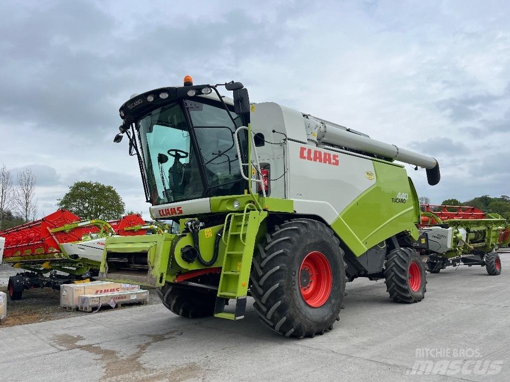 CLAAS Tucano 440 聯合收穫機