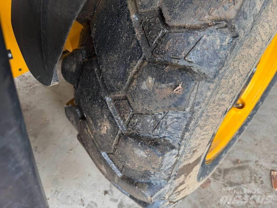 JCB 535-95 伸縮臂操作車