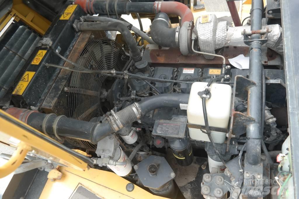 Komatsu HM300-1 鉸接式起吊車