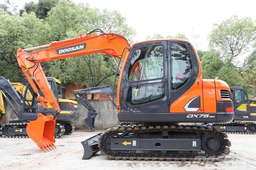 Doosan DX 75-9 C 小型挖土機/掘鑿機<7t(小型挖掘機)