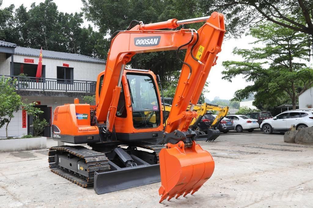Doosan DX 75-9 C 小型挖土機/掘鑿機<7t(小型挖掘機)