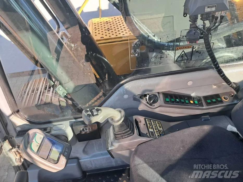 Volvo EC 240 B LC 履帶式 挖土機/掘鑿機/挖掘機