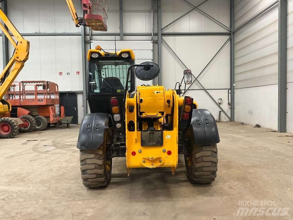 JCB 535-125 伸縮臂操作車