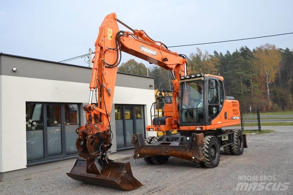 Doosan DX 140 W 旋轉式挖土機/掘鑿機/挖掘機