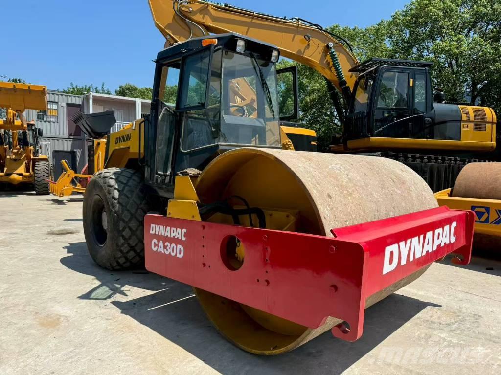 Dynapac CA 30 D 單輪滾壓機