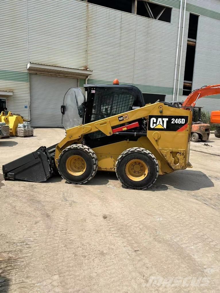 CAT 246 D 滑移轉向裝載機