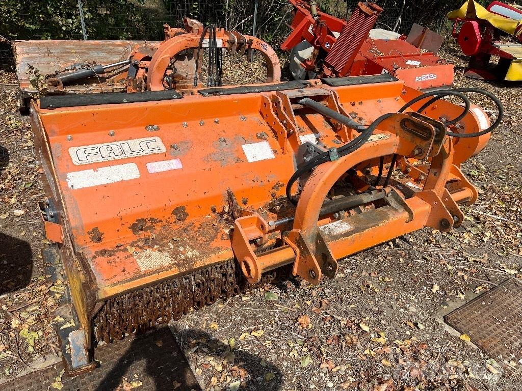 Falc AGILA 2300 莖葉去葉機