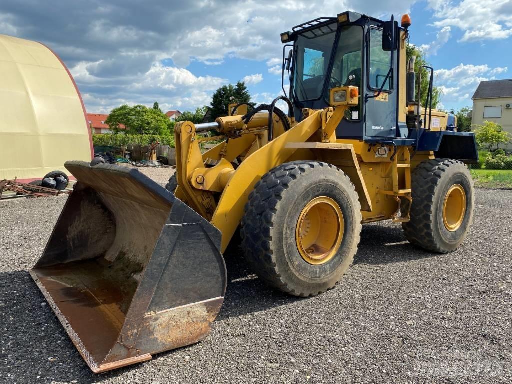 Komatsu WA 250 PT-1H 前端裝載機和挖掘機