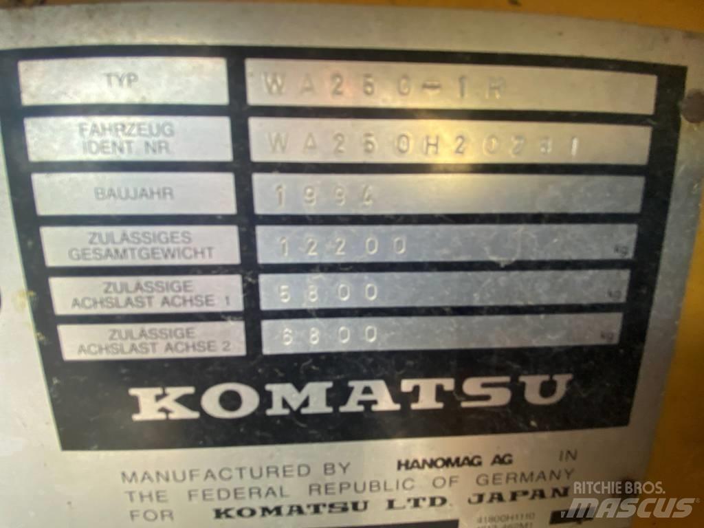 Komatsu WA 250 PT-1H 前端裝載機和挖掘機