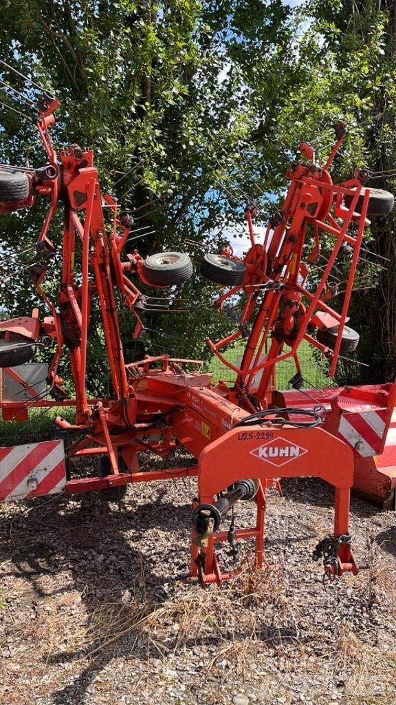 Kuhn GF 8501 T 耙與翻草機