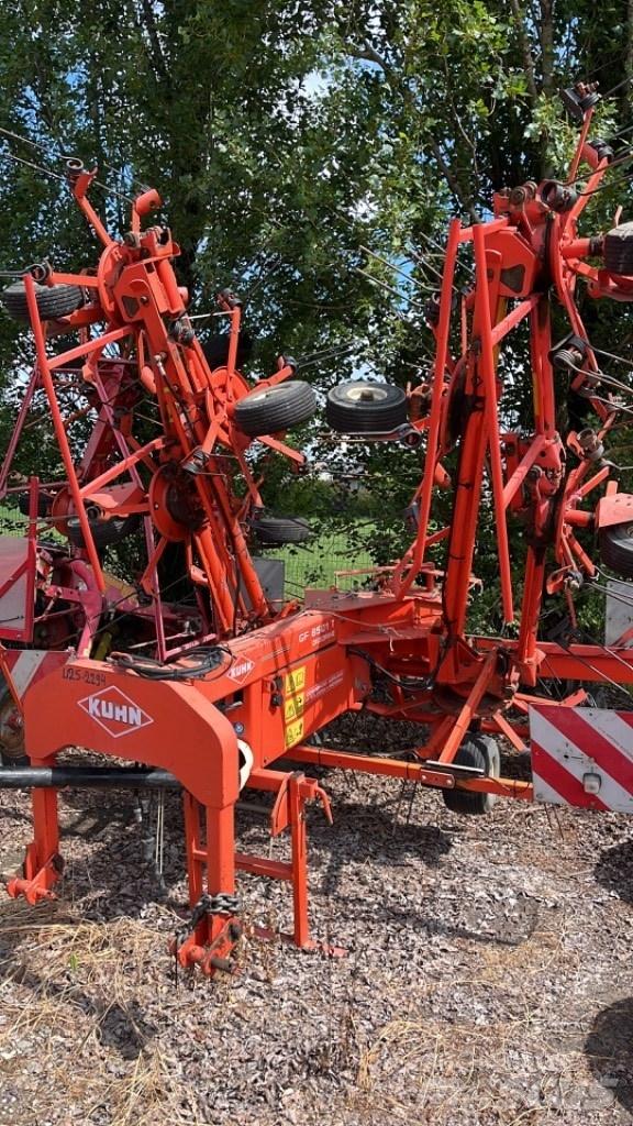 Kuhn GF 8501 T 耙與翻草機
