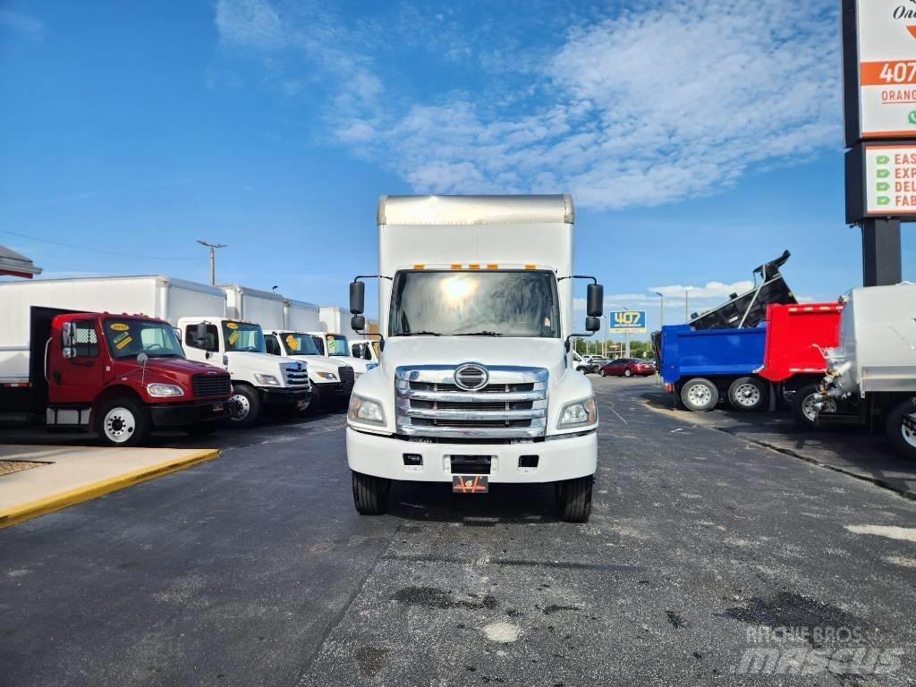 Hino 268 A 貨箱式卡車