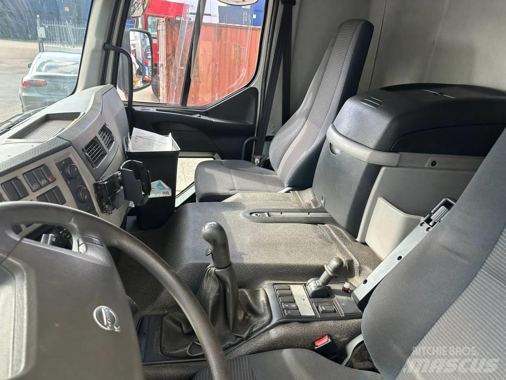 Volvo FE 300 商用底盤車
