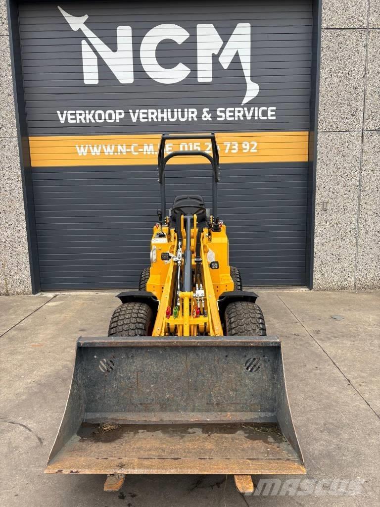 Knikmops KM 130 輪胎式裝載機