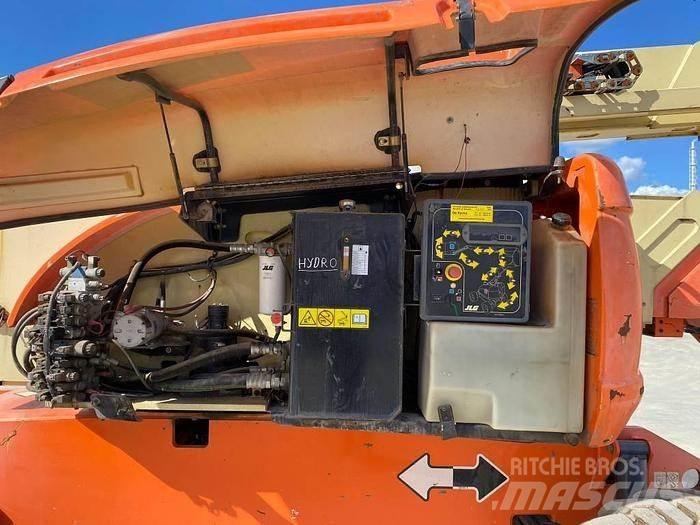 JLG 800AJ 曲臂高空作業車