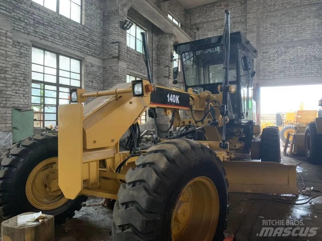 CAT 140 K 平土機