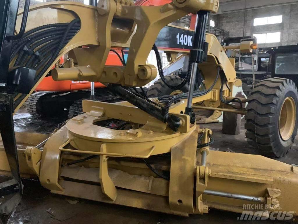 CAT 140 K 平土機