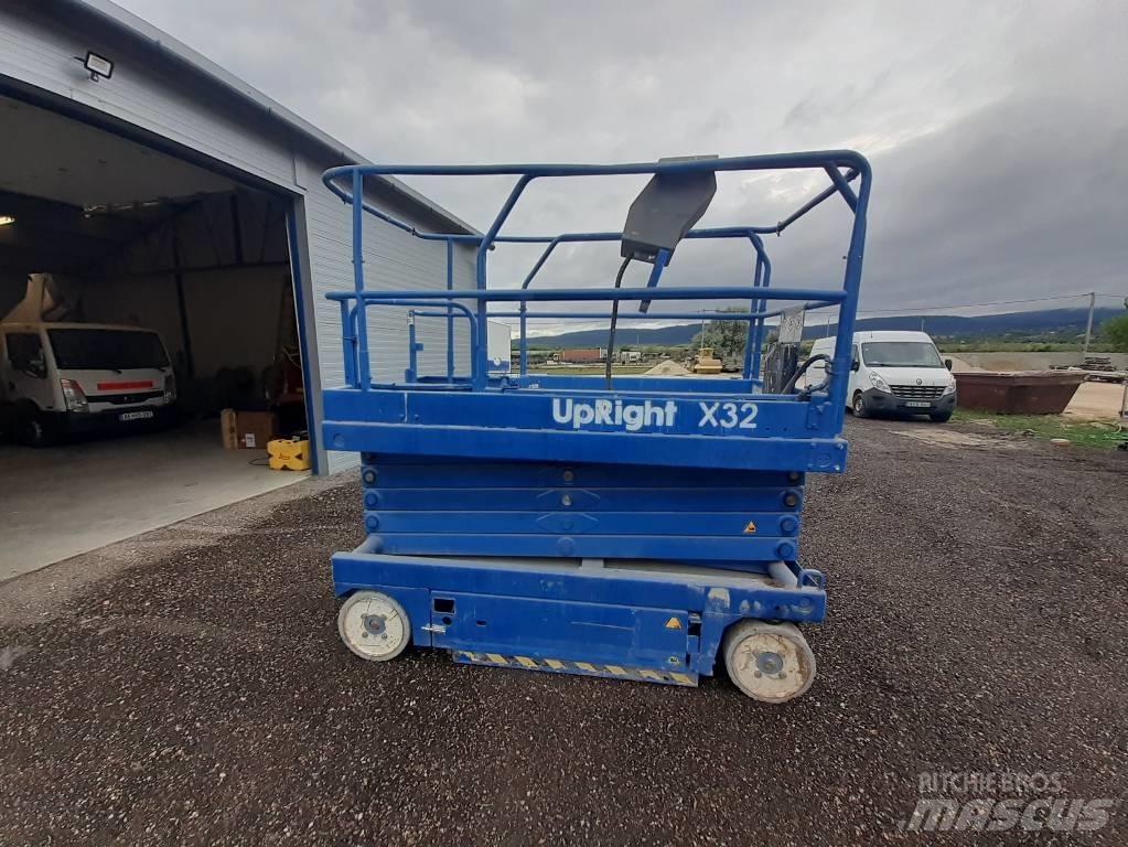 UpRight X 32 剪式升降機