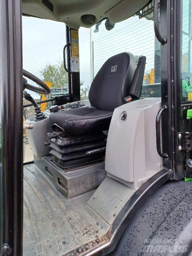CAT 906M 輪胎式裝載機