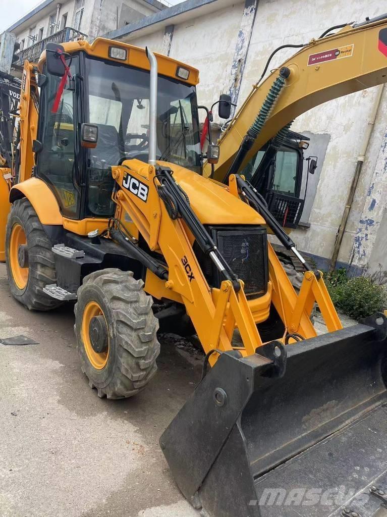 JCB 3CX 反鏟裝載機