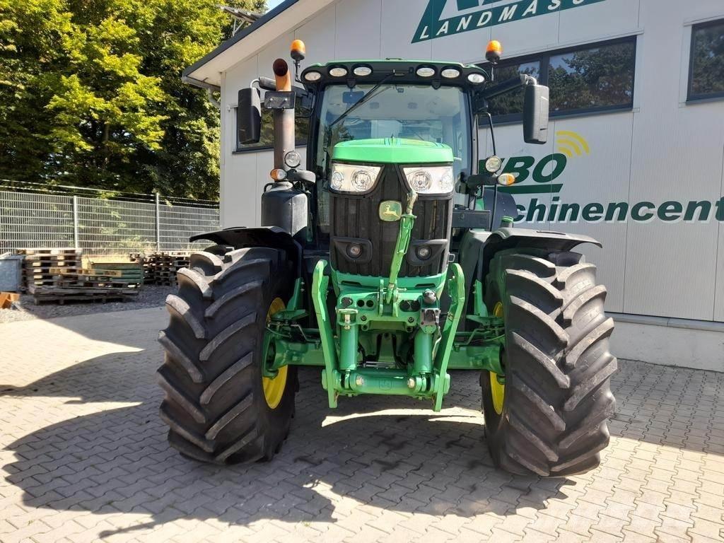 John Deere 6215R 曳引機