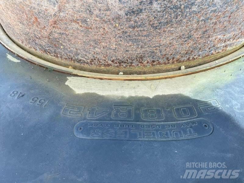 Goodyear 20.8 R42 其他曳引機配件