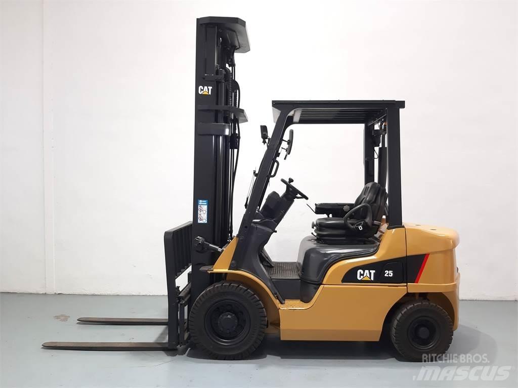 CAT DP25NT 柴油卡車