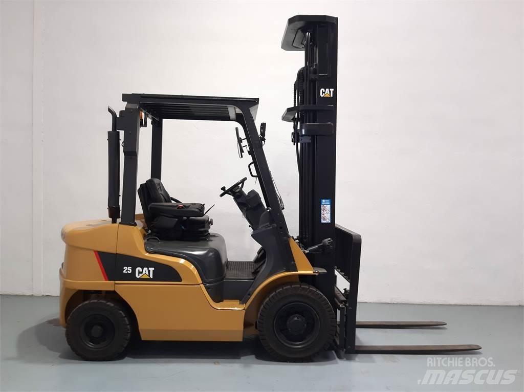 CAT DP25NT 柴油卡車