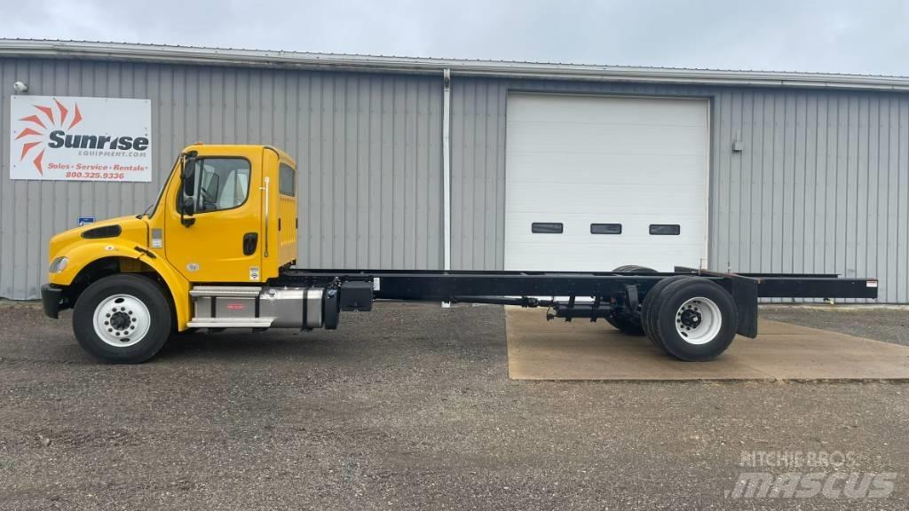 Freightliner M2 商用底盤車