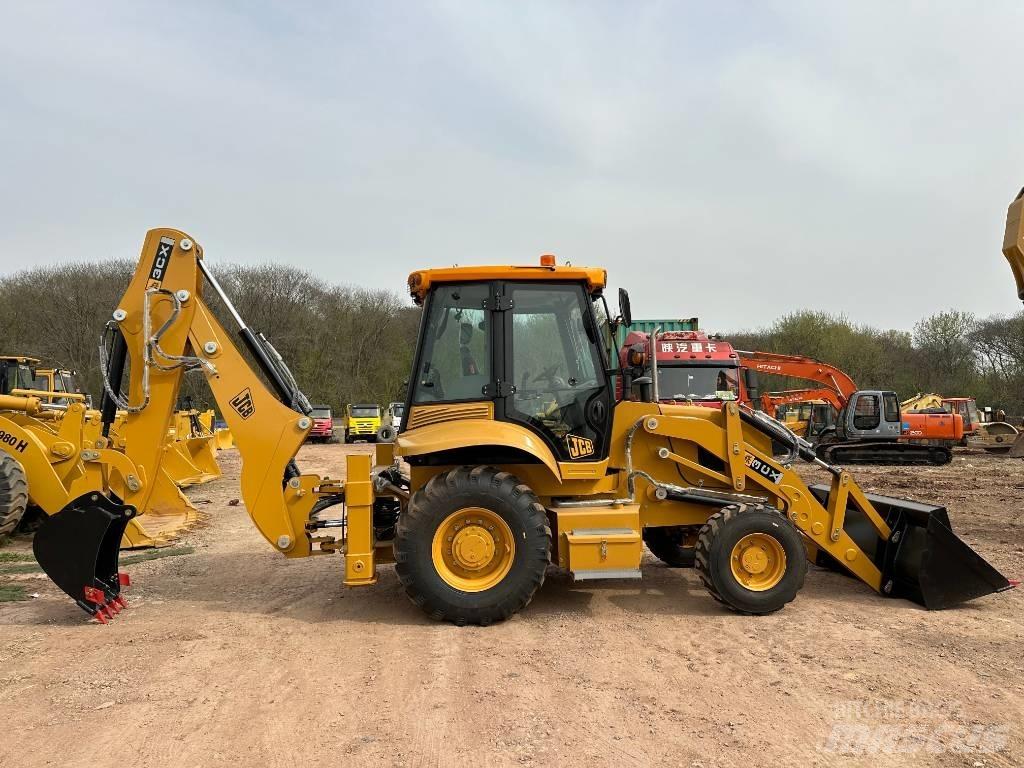 JCB 3CX 反鏟裝載機