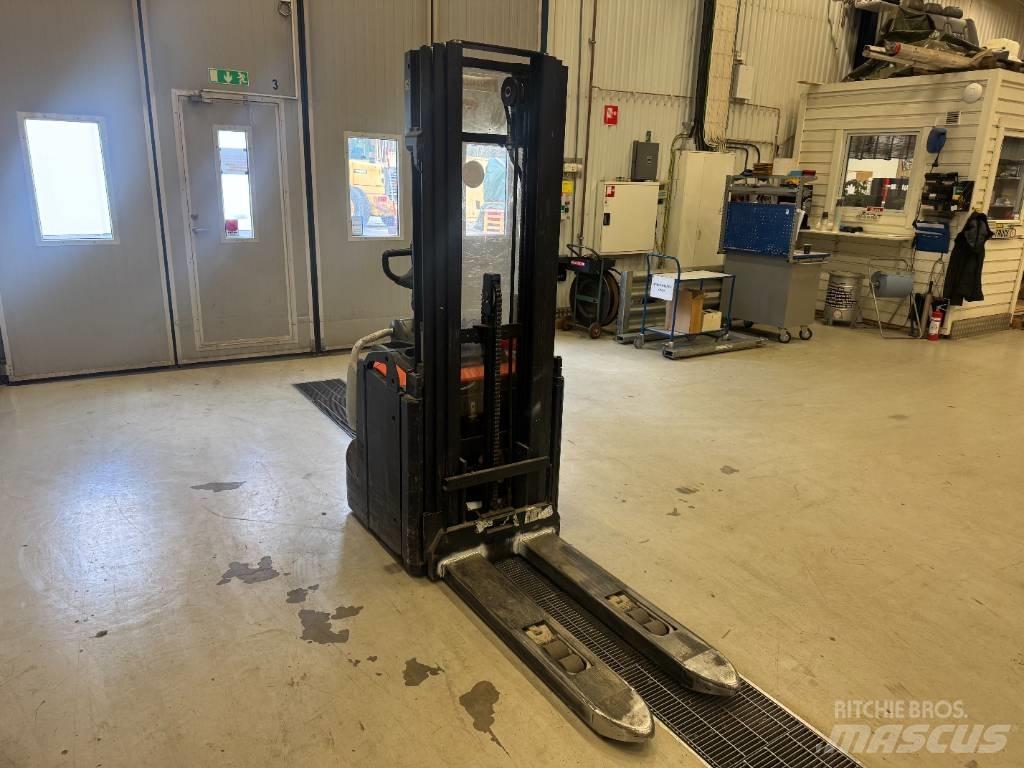 BT Toyota SPE 120 L 行走控制式堆積機