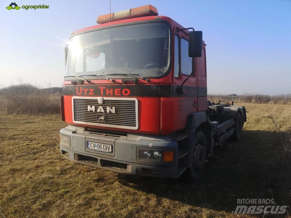 MAN F2001 吊鉤式起重車