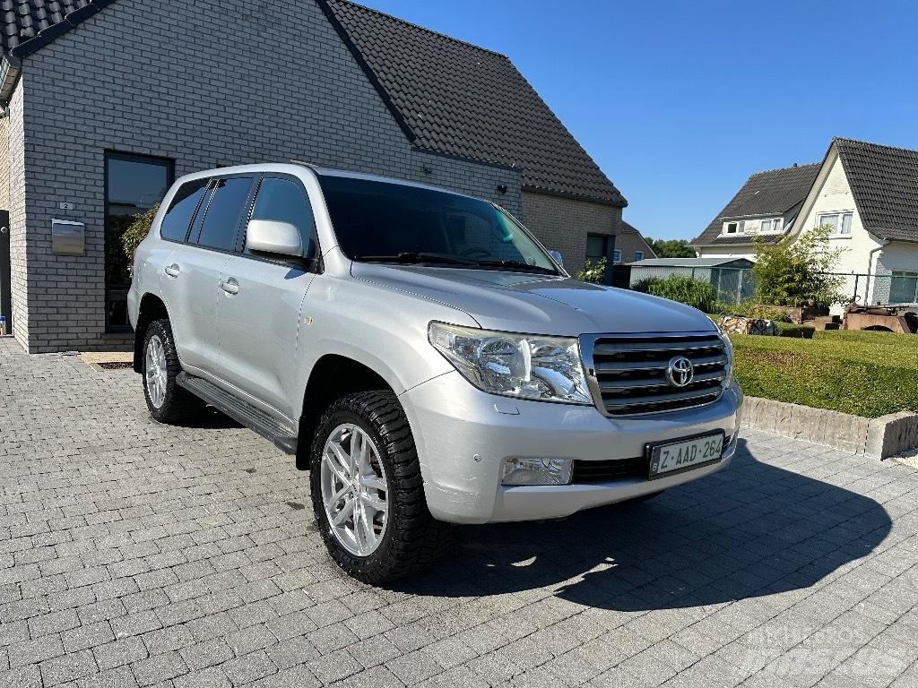 Toyota Landcruiser 越野車