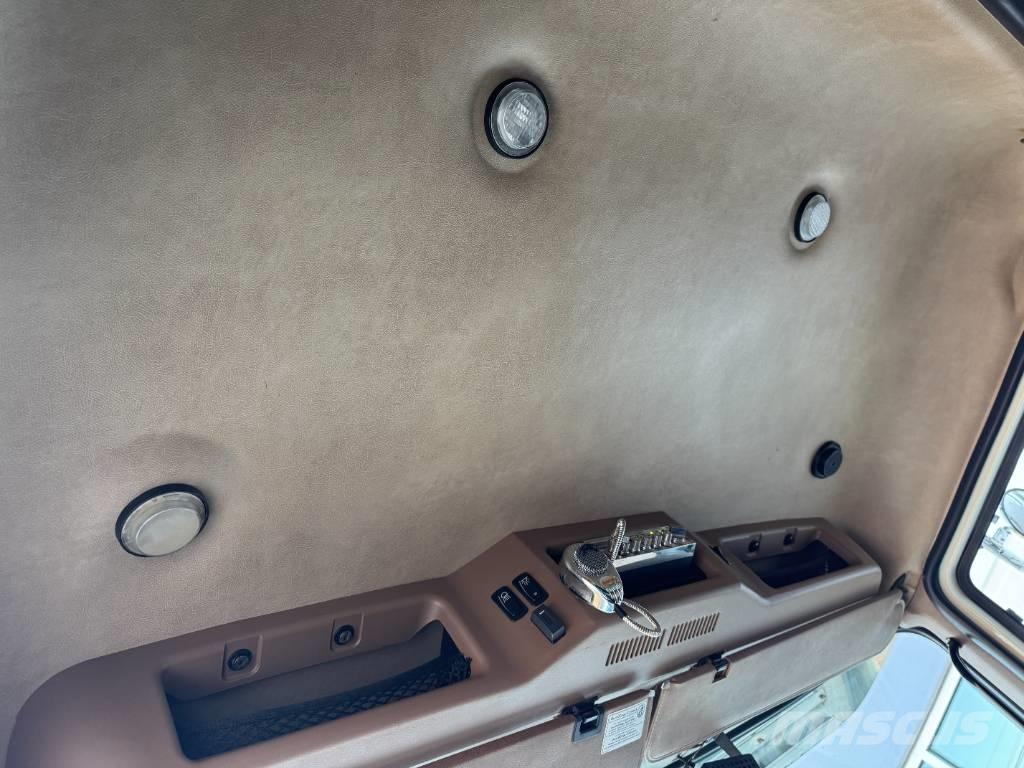 Mack GU713 傾卸式卡車