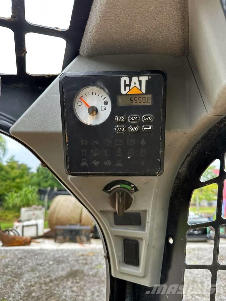 CAT 259 D 滑移轉向裝載機