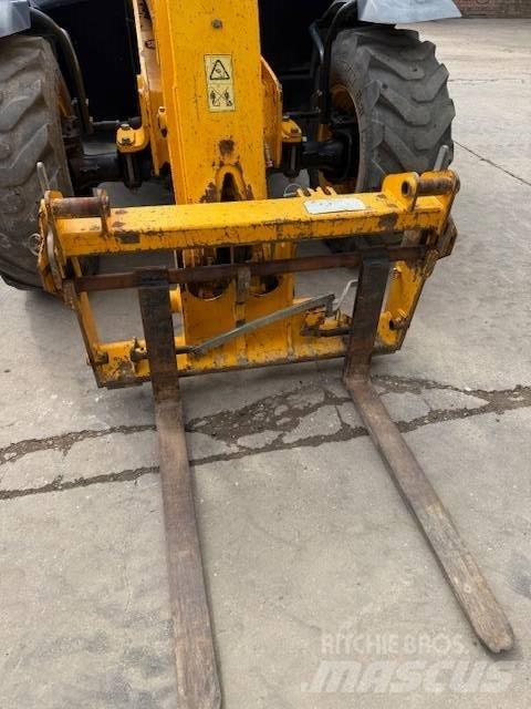 JCB 531-70 伸縮臂操作車