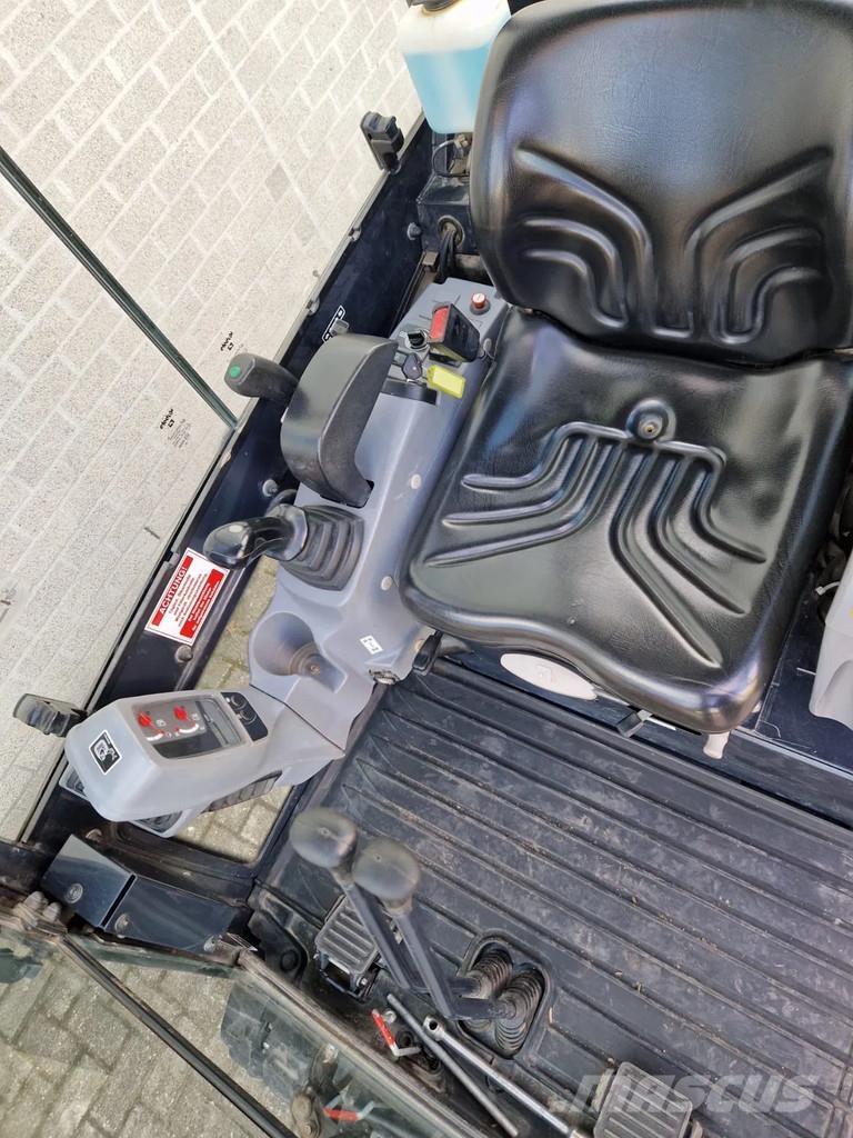 Kubota KX016-4 小型挖土機/掘鑿機<7t(小型挖掘機)