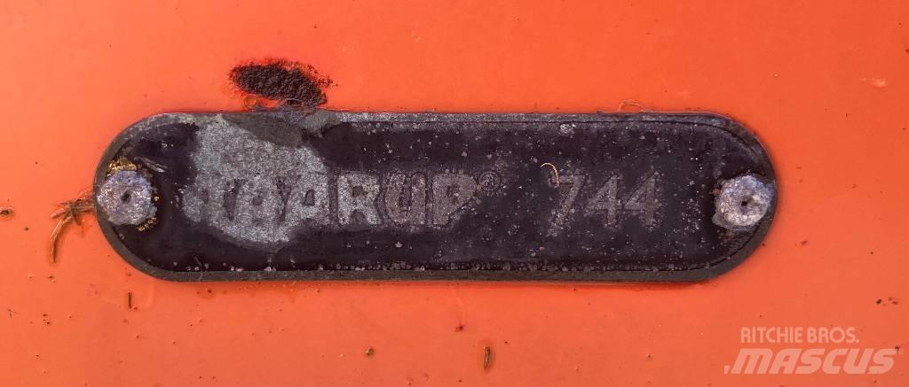 Taarup 744 耙與翻草機