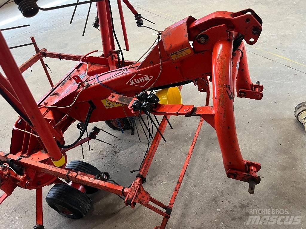 Kuhn 8501 MH 耙與翻草機