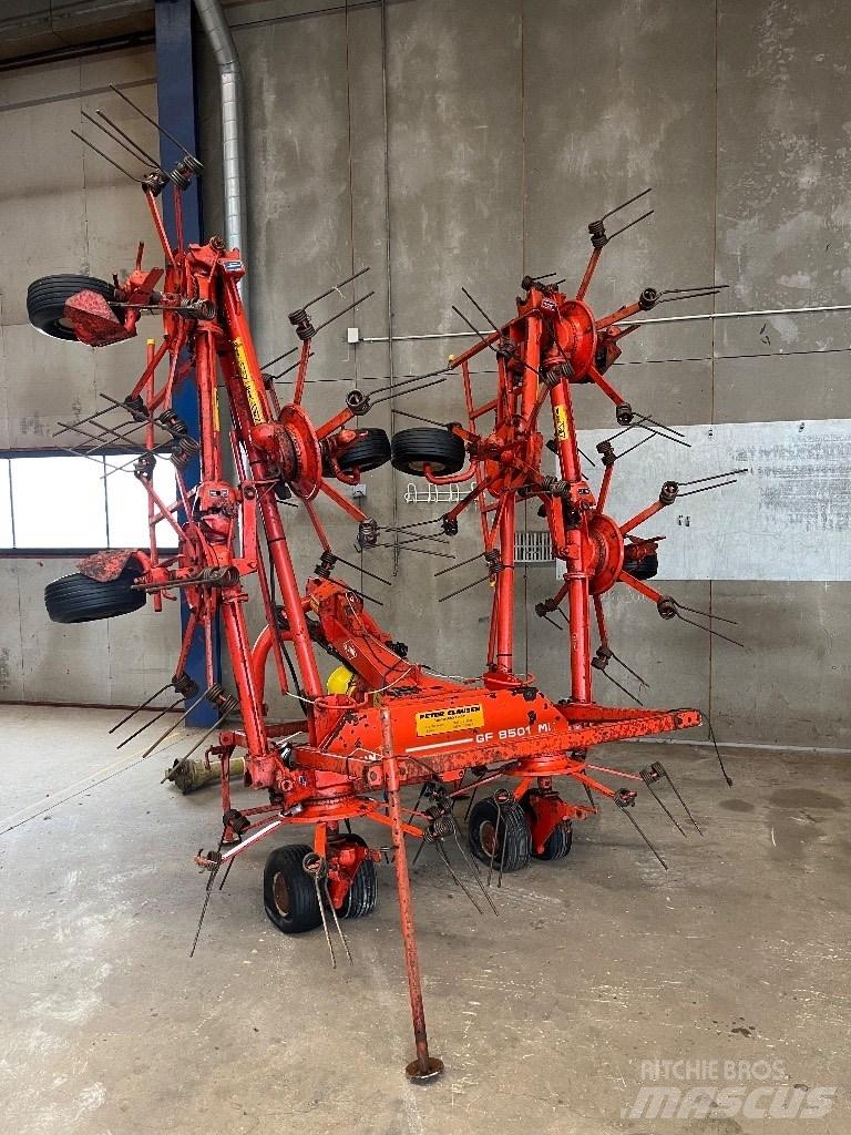 Kuhn 8501 MH 耙與翻草機