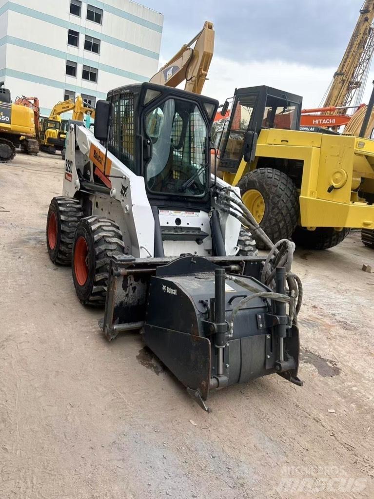 Bobcat S 220 滑移轉向裝載機