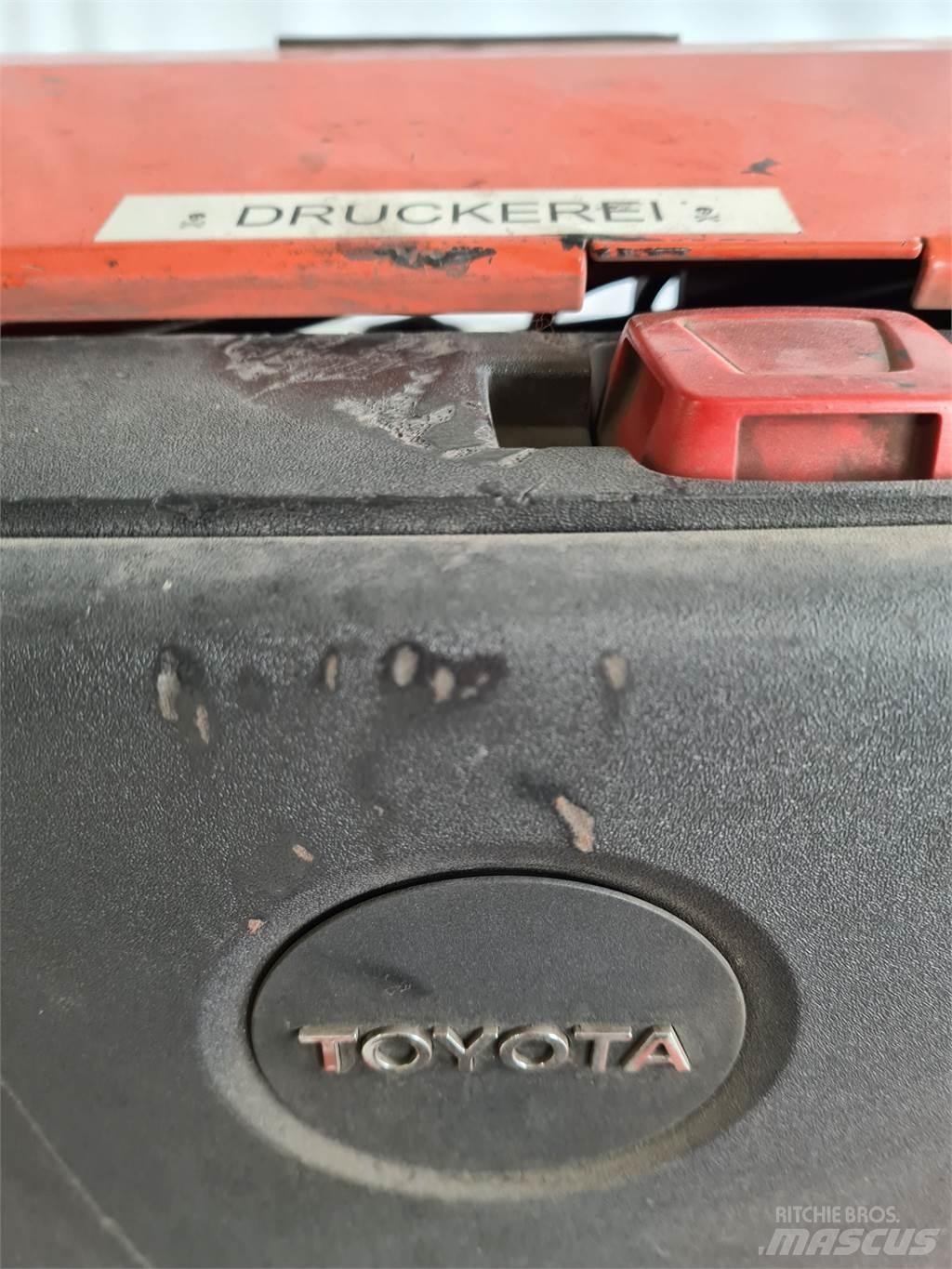 Toyota LWE 250 低架升降機