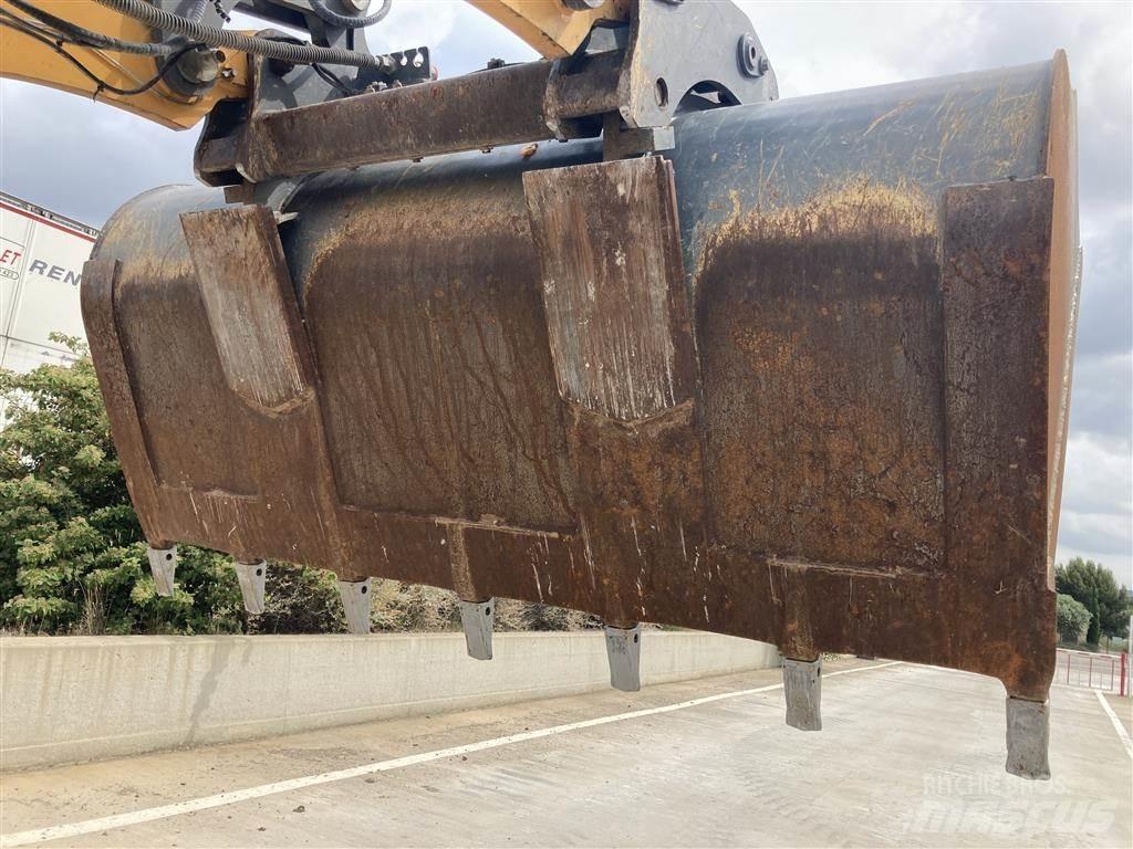 Liebherr L 526 輪胎式裝載機