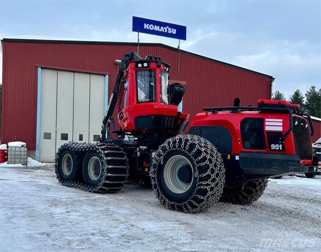 Komatsu 951 收穫機
